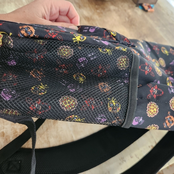 FIVE nights at Freddie's book sack - Picture 4 of 8